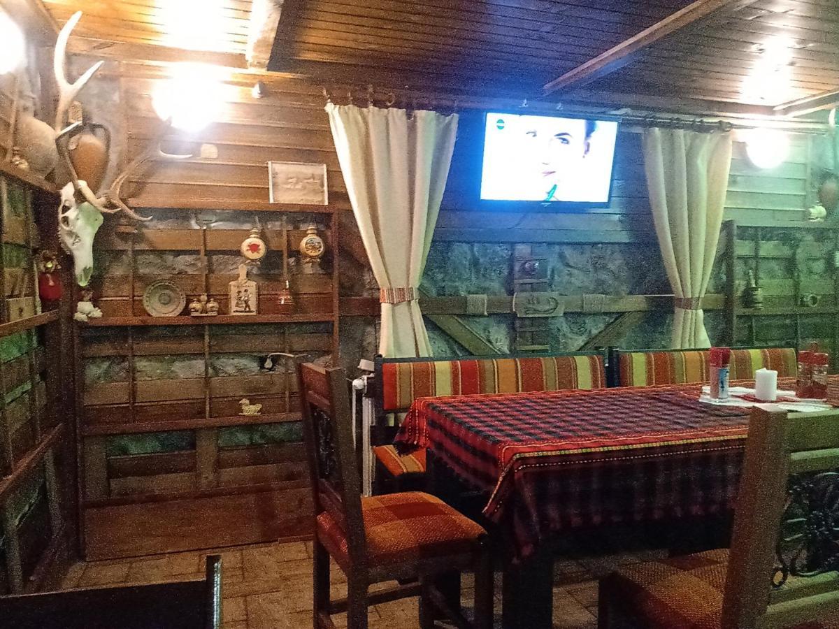 Кръчмъ При Байката Alpin Hotel Ribarița Exterior foto