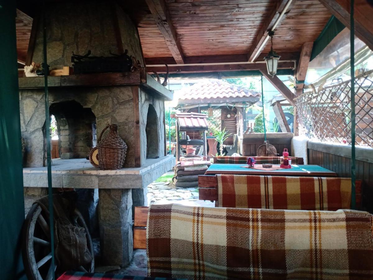 Кръчмъ При Байката Alpin Hotel Ribarița Exterior foto
